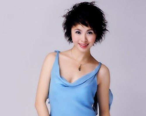 楊若兮代言“皙希麗”護膚品