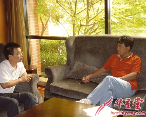 朱時(shí)茂VS地板簽約現(xiàn)場(chǎng)