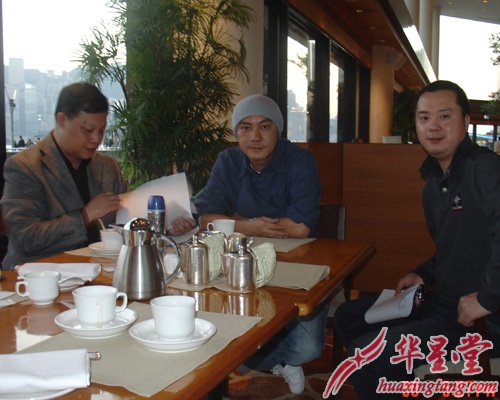 張衛(wèi)健VS剃須刀簽約現(xiàn)場(chǎng)