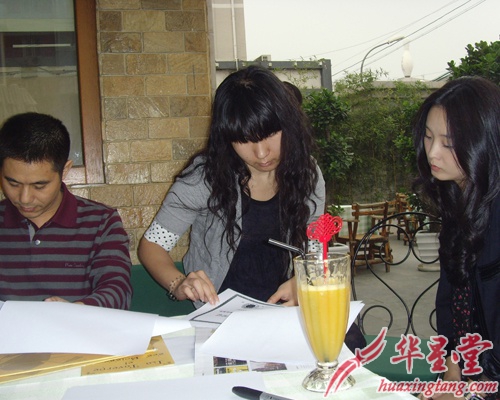 王艷VS八寶粥簽約現(xiàn)場(chǎng)