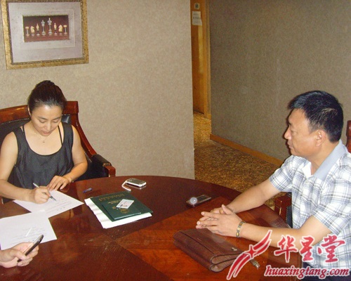 李玲玉VS康君蘇打水簽約現(xiàn)場