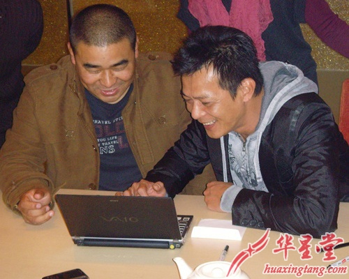 黃日華VS門業(yè)簽約現(xiàn)場