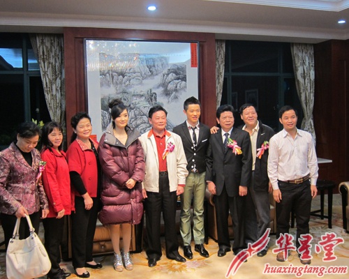 鳳凰傳奇VS電動車簽約現(xiàn)場